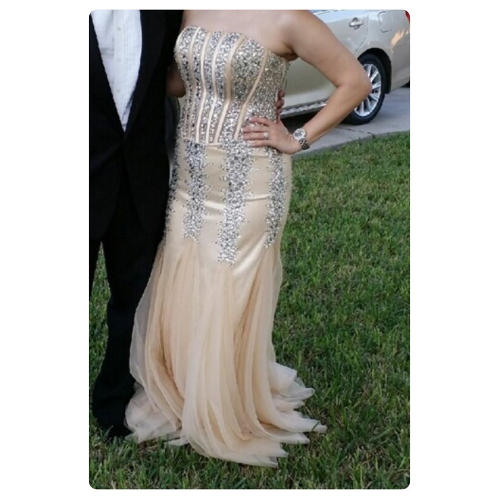 Bicici & Coty‎ Prom/Evening Gown in Size Medium - Picture 4 of 4